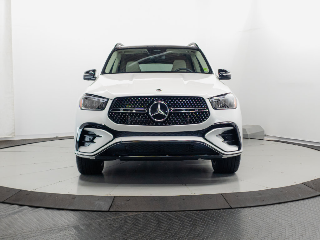 Used 2025 Mercedes-Benz GLE 450e 4MATIC w/ AMG Line Exterior image 2
