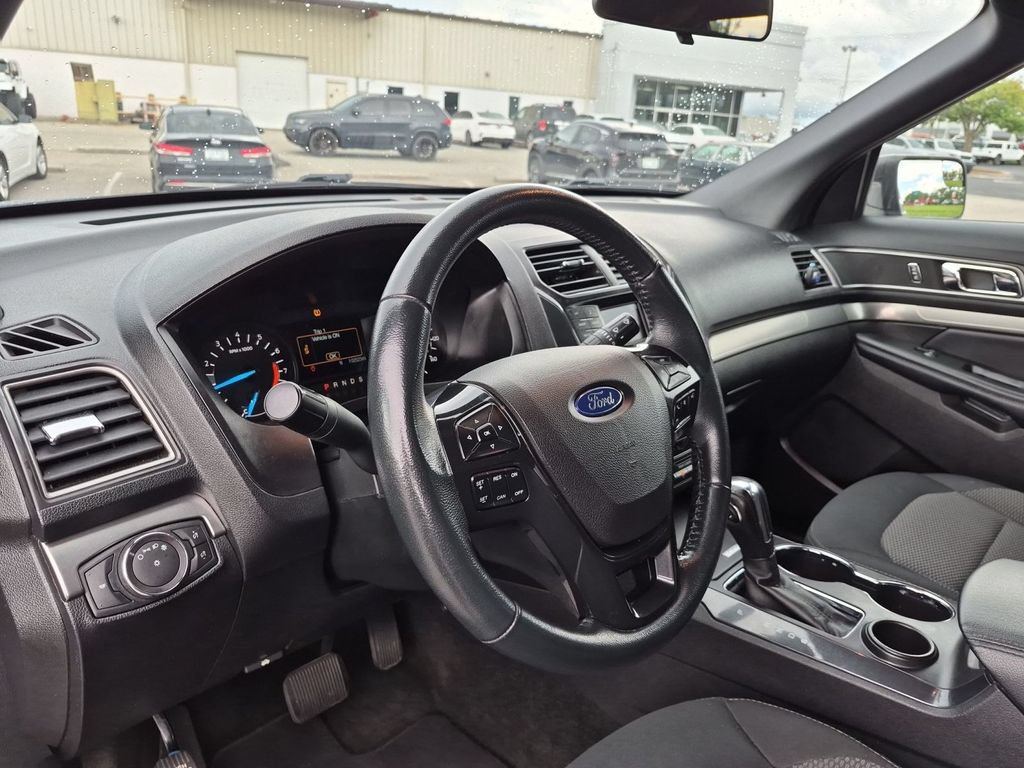 Used 2018 Ford Explorer XLT FWD image 16