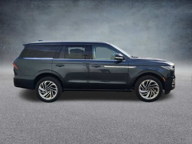New 2026 Lincoln Navigator Reserve AWD/4WD image 8