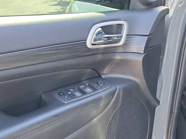 Used 2022 Jeep Grand Cherokee Laredo X RWD image 18