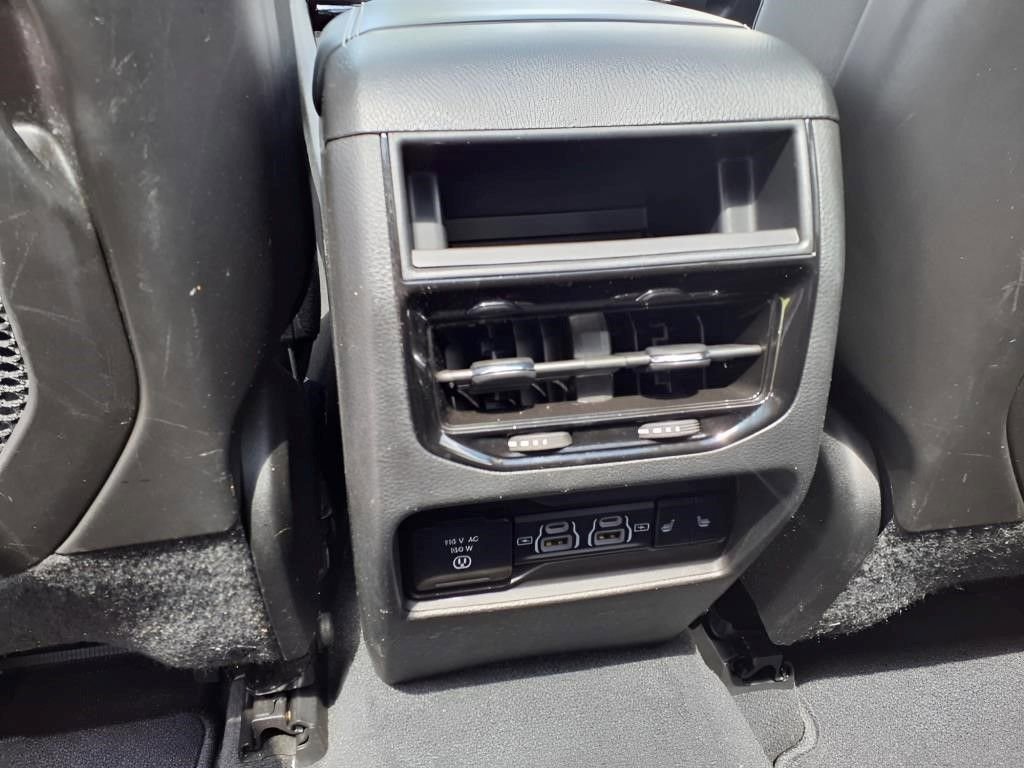 Used 2023 Jeep Grand Cherokee Limited image 7