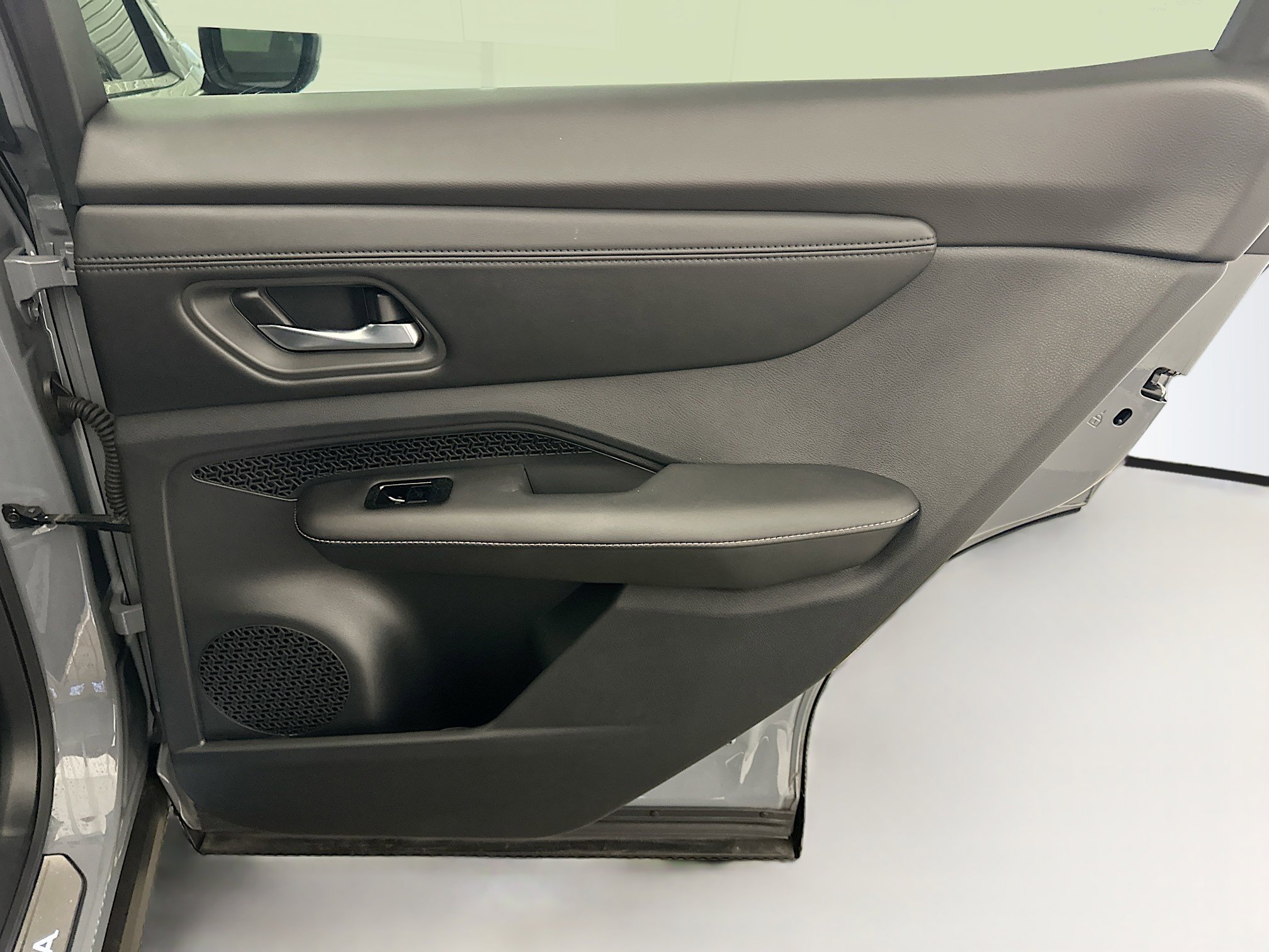 Used 2023 Nissan Ariya AWD image 33