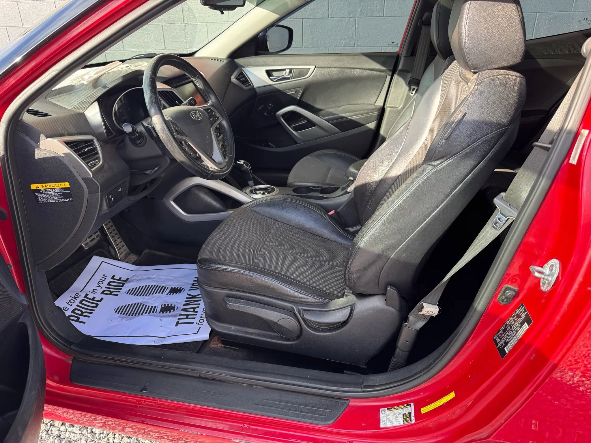 Used 2013 Hyundai Veloster w/ Style Pkg image 11