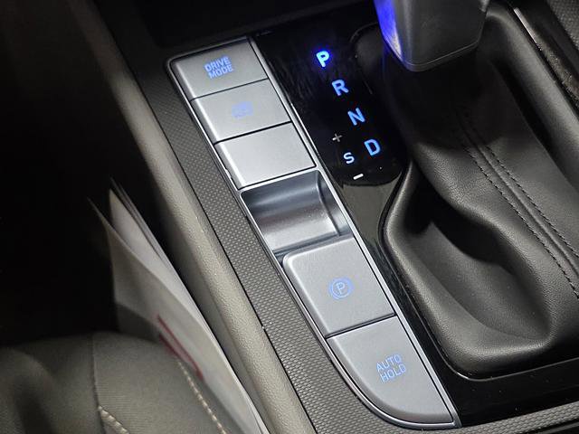 Certified 2025 Hyundai Elantra SEL image 27