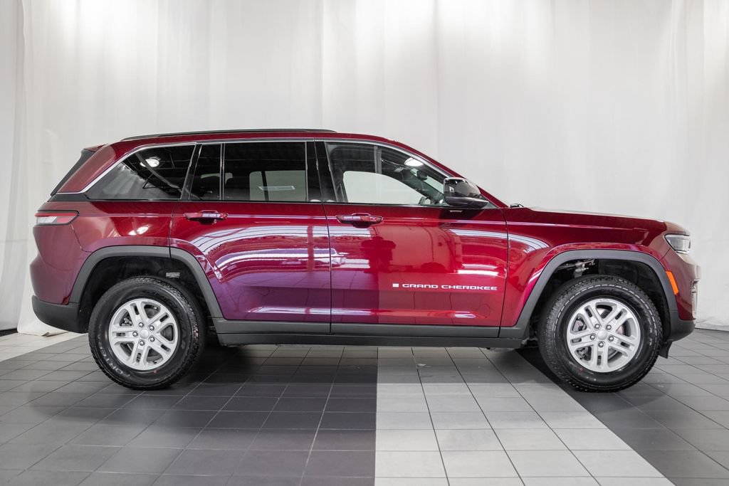 Certified 2024 Jeep Grand Cherokee Laredo w/ Luxury Tech Group I AWD/4WD image 3