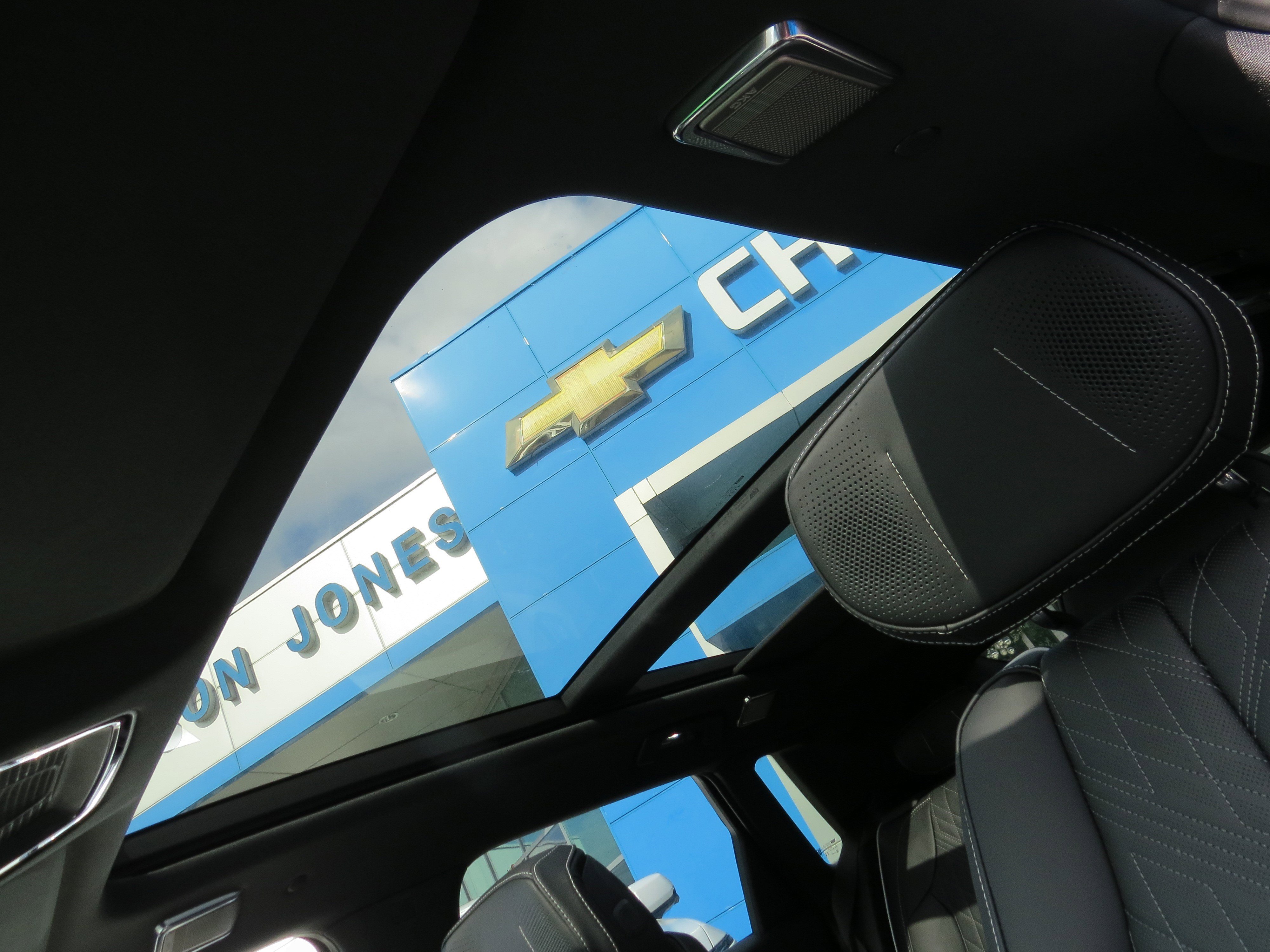 New 2026 Cadillac Lyriq V w/ Exterior Carbon Fiber Package image 18