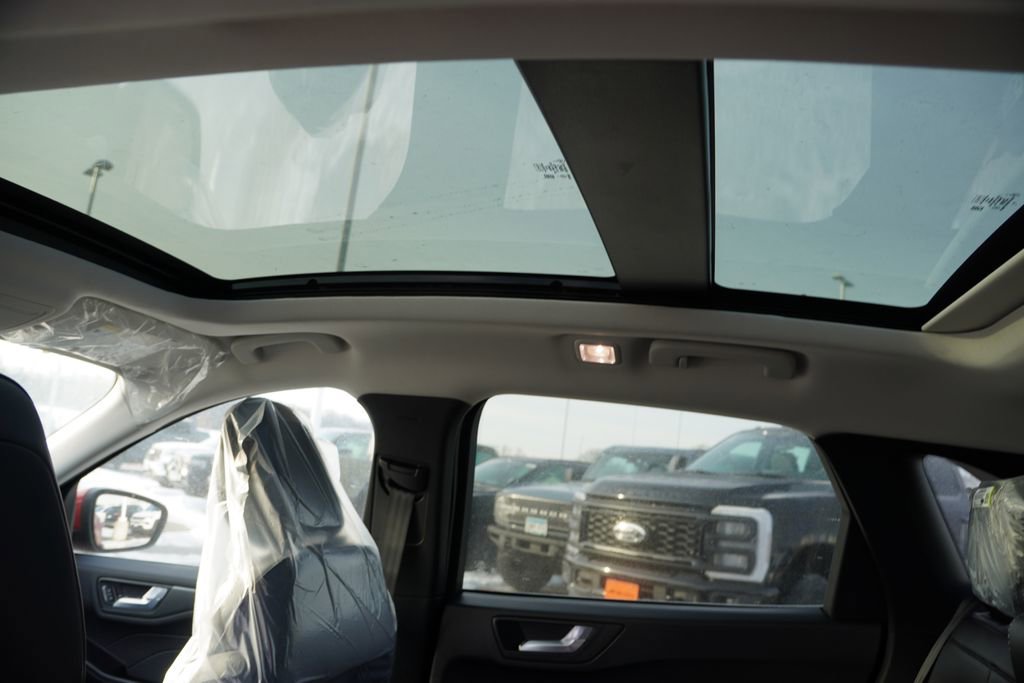New 2026 Ford Escape SE w/ Class II Trailer Tow Package FWD image 12