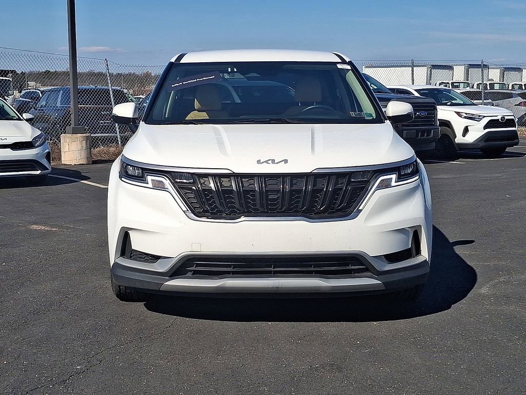 Certified 2024 Kia Carnival LX image 2
