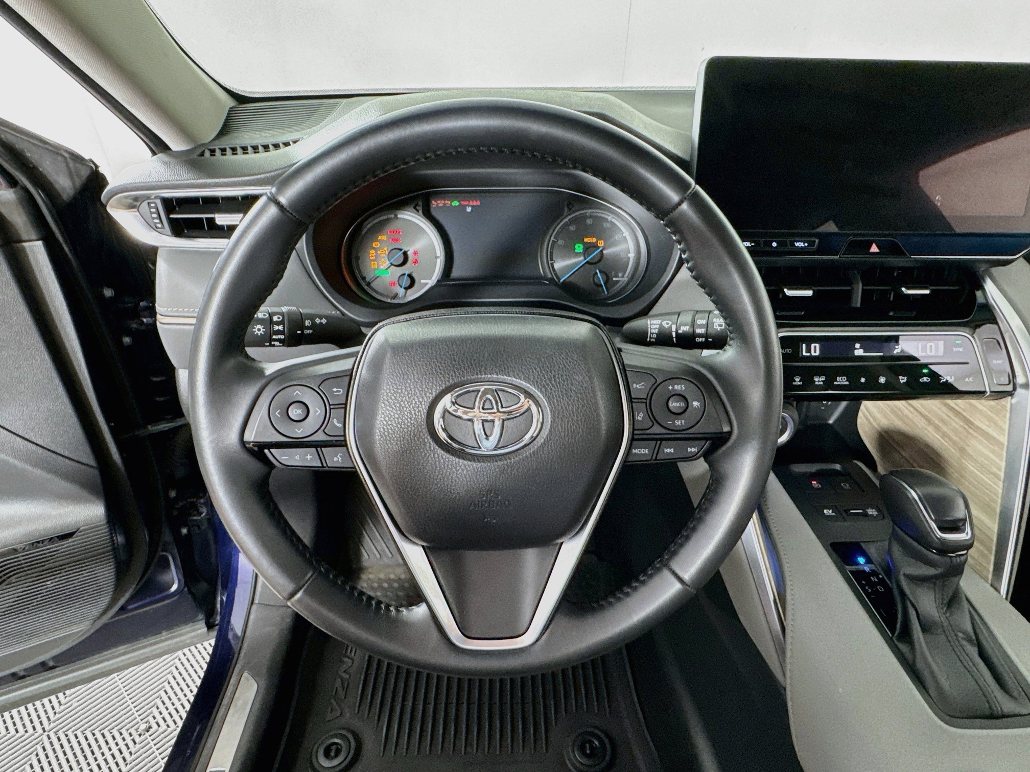 Certified 2024 Toyota Venza XLE AWD/4WD image 13