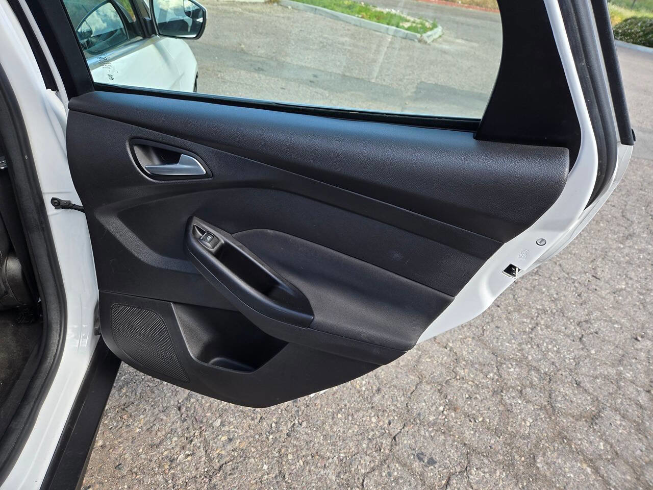 Used 2012 Ford Focus SEL FWD image 28