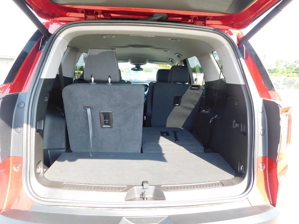 Used 2023 GMC Acadia SLE w/ Driver Convenience Package FWD image 24
