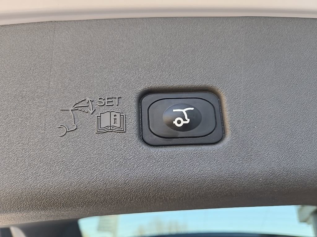 Used 2025 Lincoln Nautilus Reserve image 97