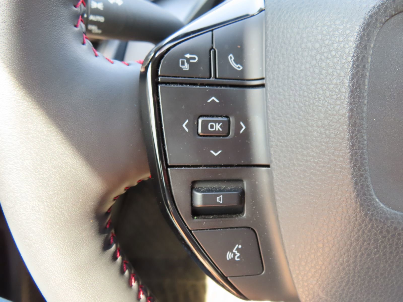 Used 2023 Toyota Prius Prime XSE Premium image 18