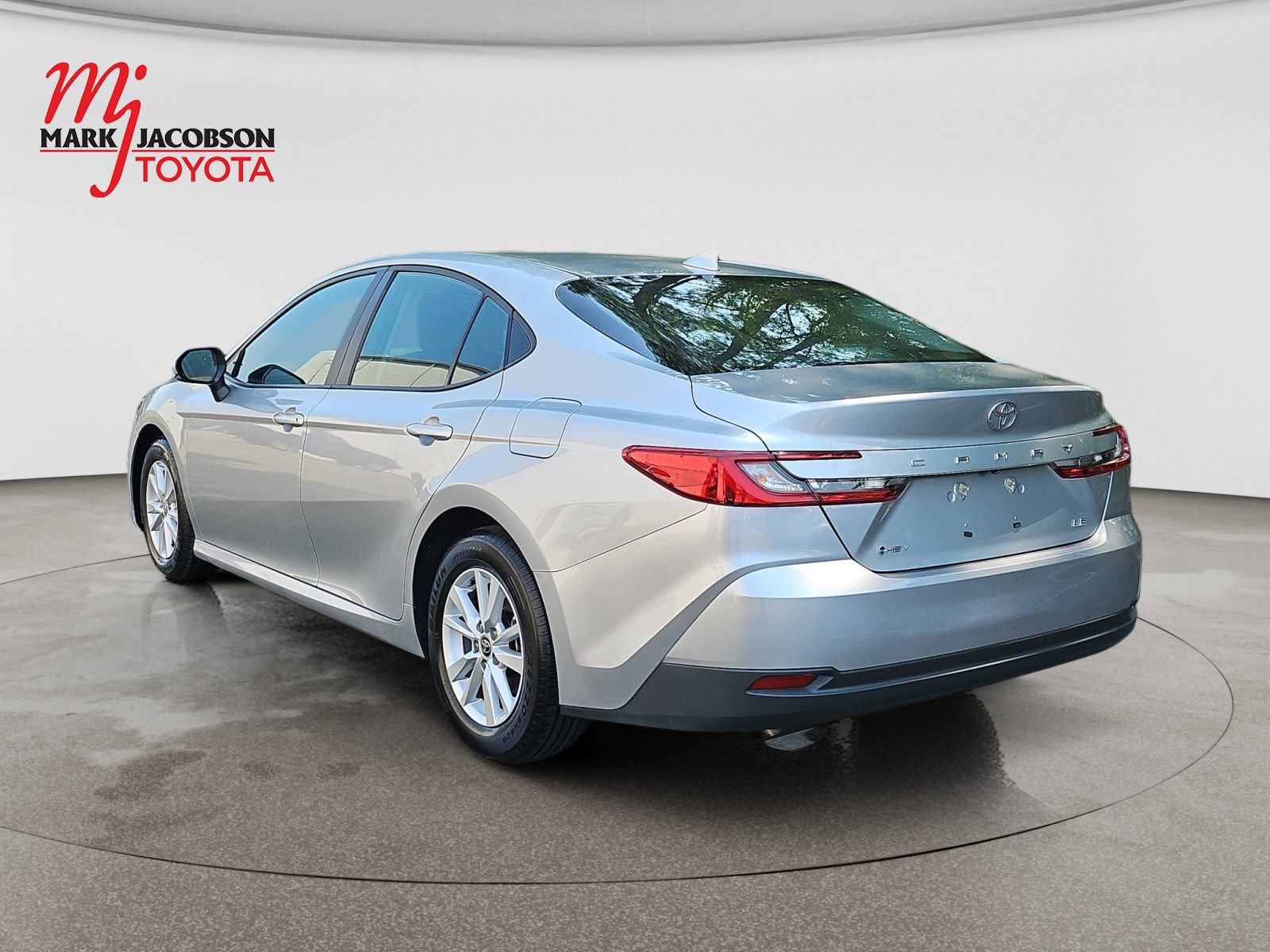 Used 2025 Toyota Camry LE FWD image 14