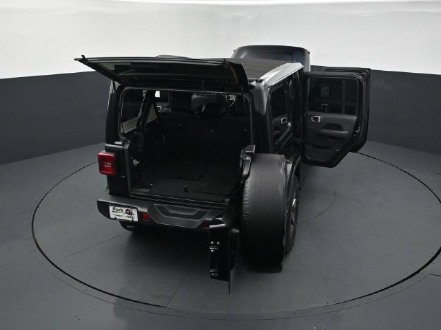 Used 2022 Jeep Wrangler Unlimited Sahara w/ Cold Weather Group AWD/4WD image 29