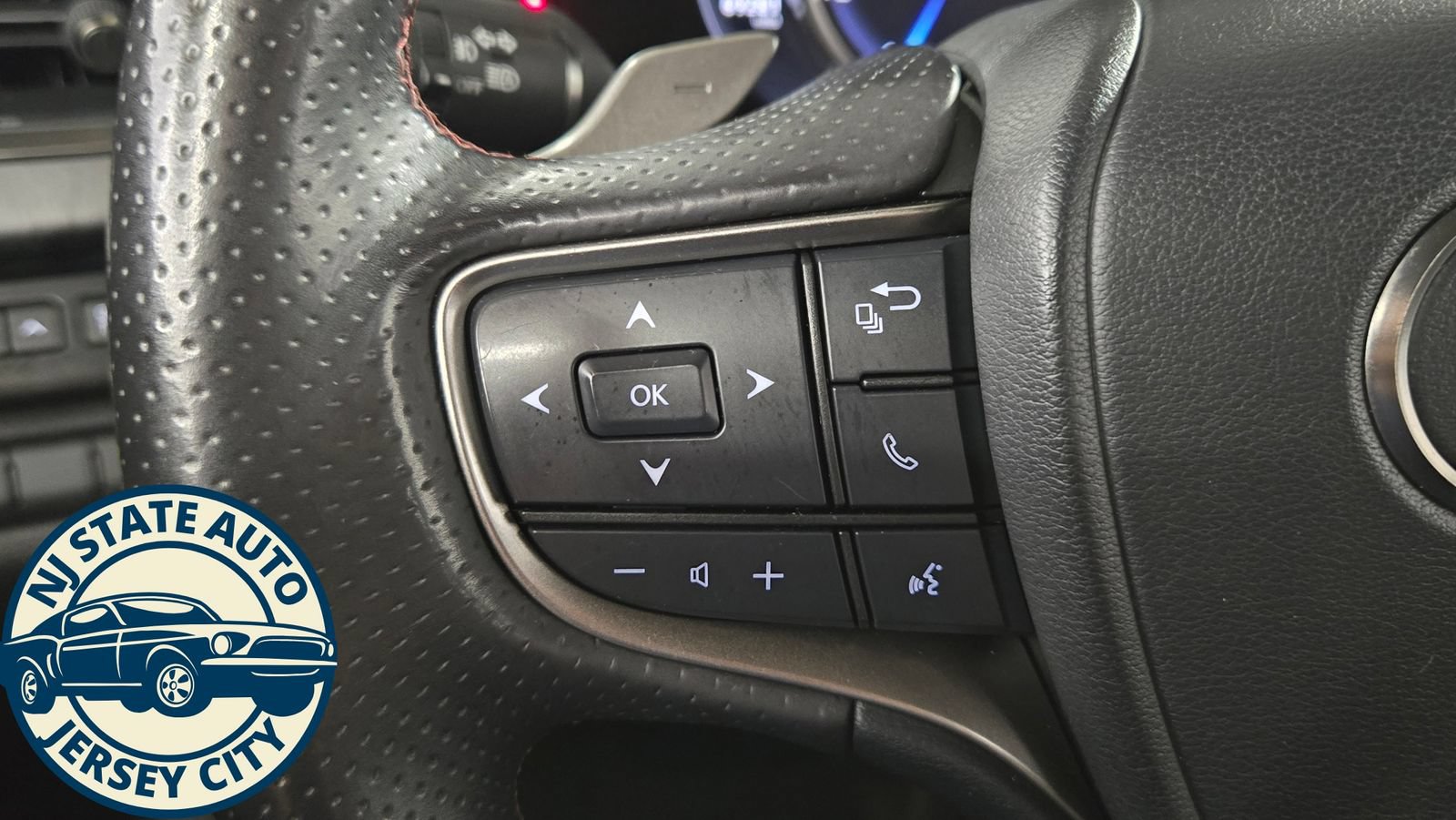 Used 2021 Lexus UX 200 F Sport w/ Accessory Package (Z1) FWD image 13