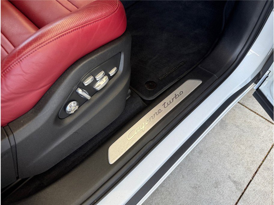 Used 2019 Porsche Cayenne Turbo AWD/4WD image 47