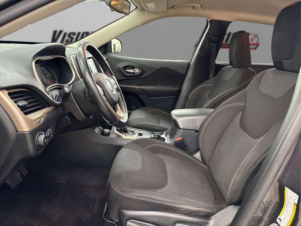 Used 2016 Jeep Cherokee Latitude w/ Cold Weather Group image 9