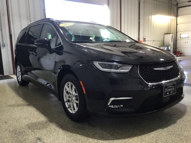 Used 2022 Chrysler Pacifica Touring-L image 5