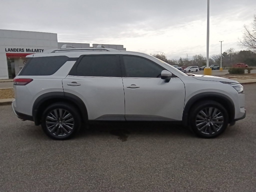 Used 2025 Nissan Pathfinder SL w/ SL Premium Package image 2