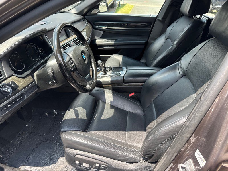 Used 2015 BMW 750Li xDrive AWD/4WD image 16