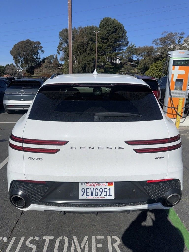Used 2023 Genesis GV70 2.5T Sport Prestige w/ Sport Prestige Package image 3