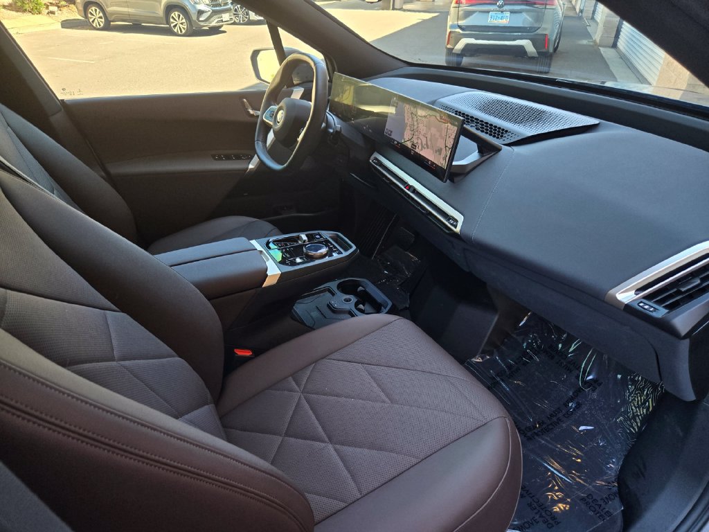Used 2023 BMW iX xDrive50 w/ Sport Package AWD/4WD image 20