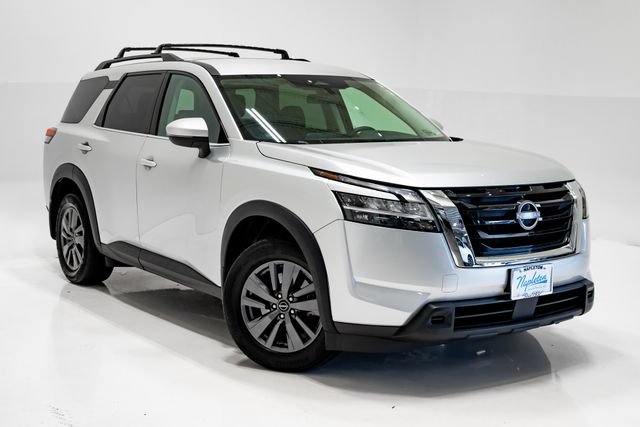 Used 2023 Nissan Pathfinder SV AWD/4WD image 6