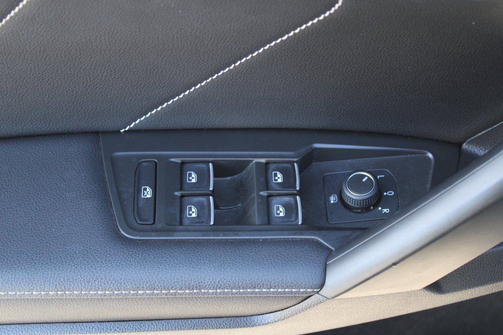 Used 2023 Volkswagen Tiguan SE image 10