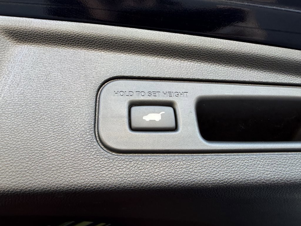 Used 2025 Acura MDX A-Spec image 40