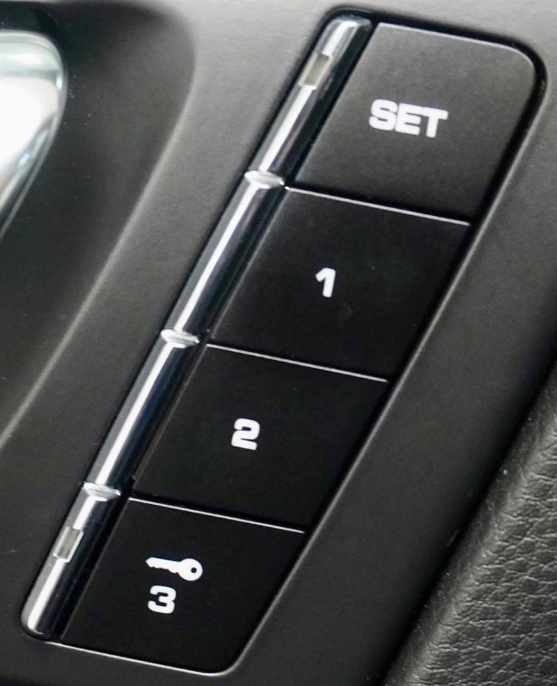 Used 2013 Porsche Cayenne S AWD/4WD image 35