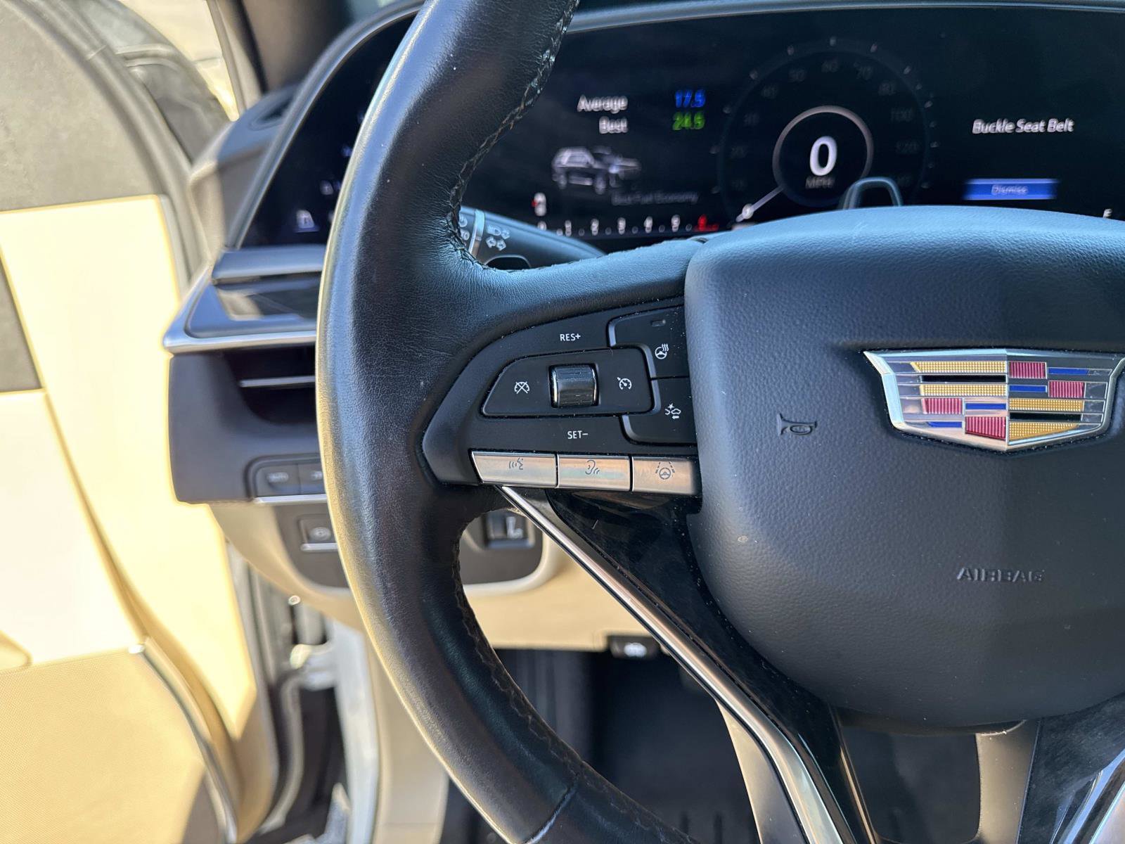 Used 2024 Cadillac Escalade Premium Luxury AWD/4WD image 30