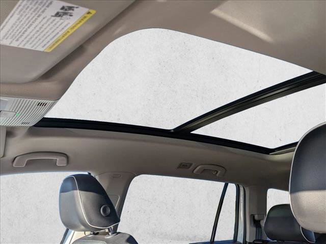 Used 2024 Volkswagen Atlas SEL Premium R-Line image 16