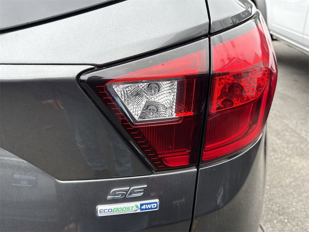 Used 2019 Ford Escape SE image 6