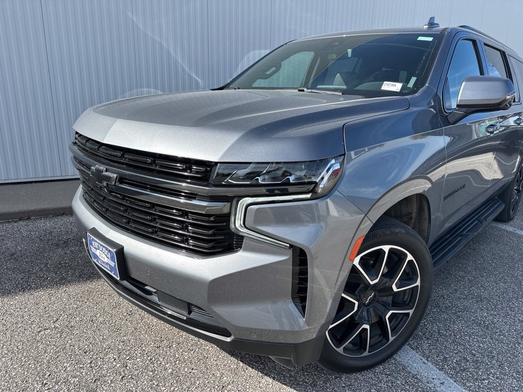 Used 2022 Chevrolet Suburban RST w/ Sport Performance Package AWD/4WD image 2