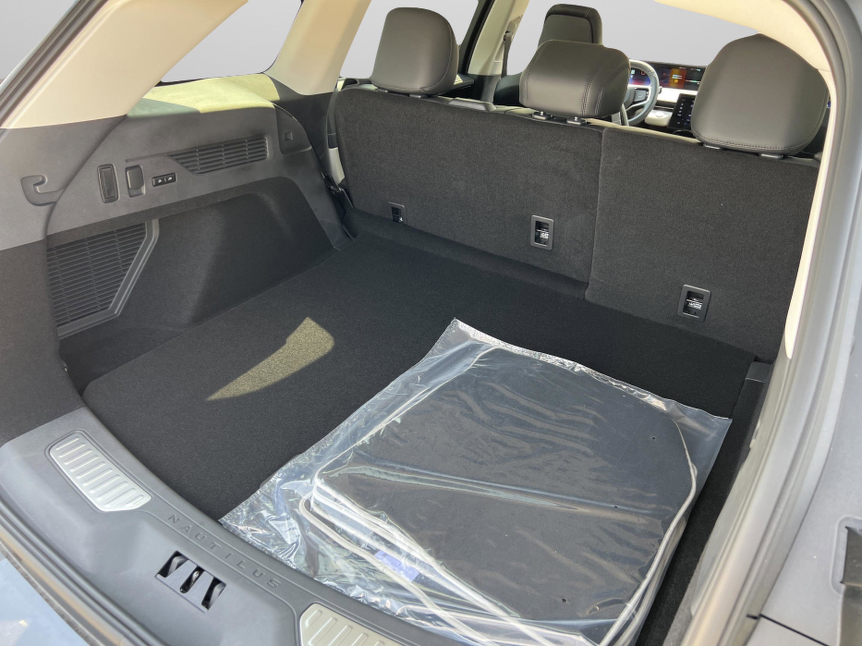 New 2025 Lincoln Nautilus Premier w/ Equipment Group 102A image 31