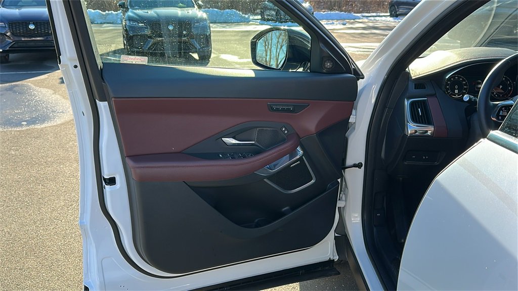 Used 2024 Jaguar E-PACE R-Dynamic SE image 8