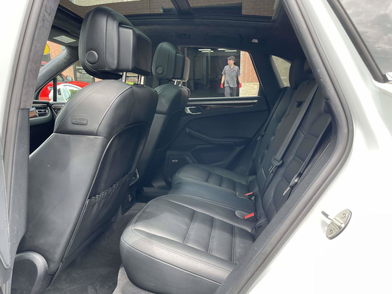 Used 2021 Porsche Macan Turbo AWD/4WD image 3