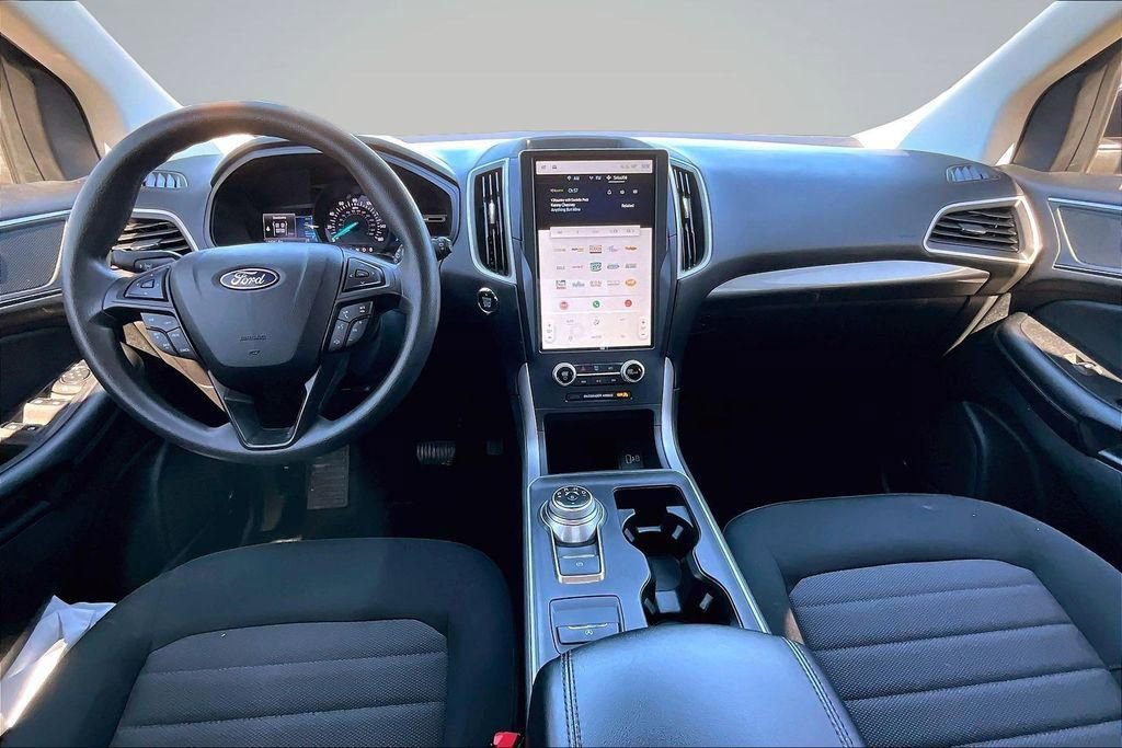 Used 2022 Ford Edge SE w/ Black Appearance Package image 16