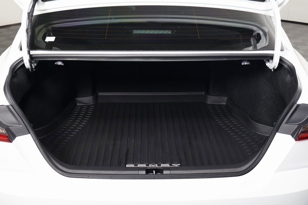 Used 2025 Toyota Camry SE image 14