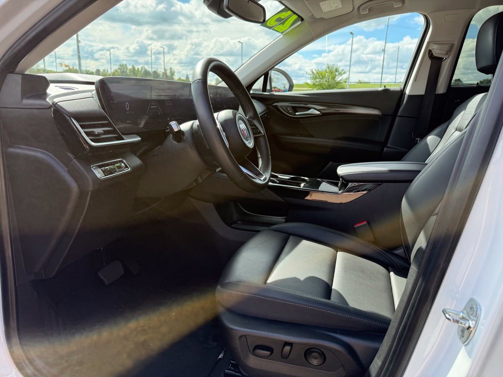 Used 2025 Buick Envision Preferred AWD/4WD image 2