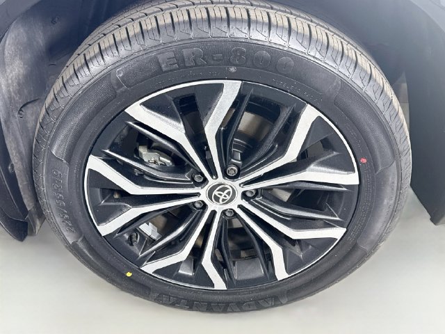 Certified 2025 Toyota Crown Signia AWD/4WD image 32