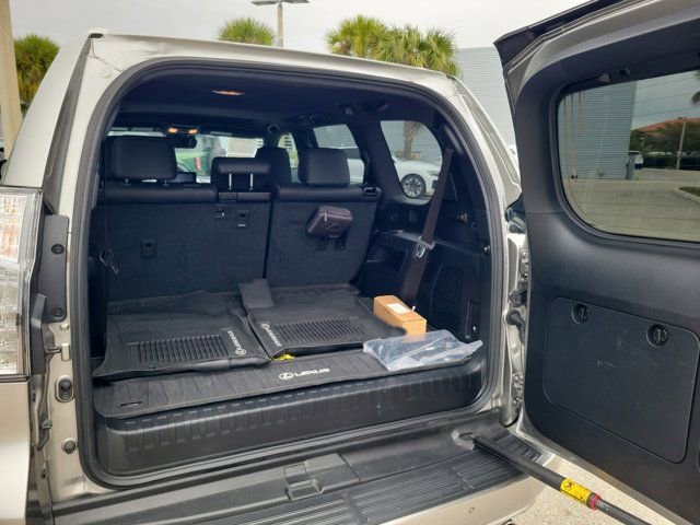 Used 2023 Lexus GX 460 Luxury w/ Accessory Package image 9