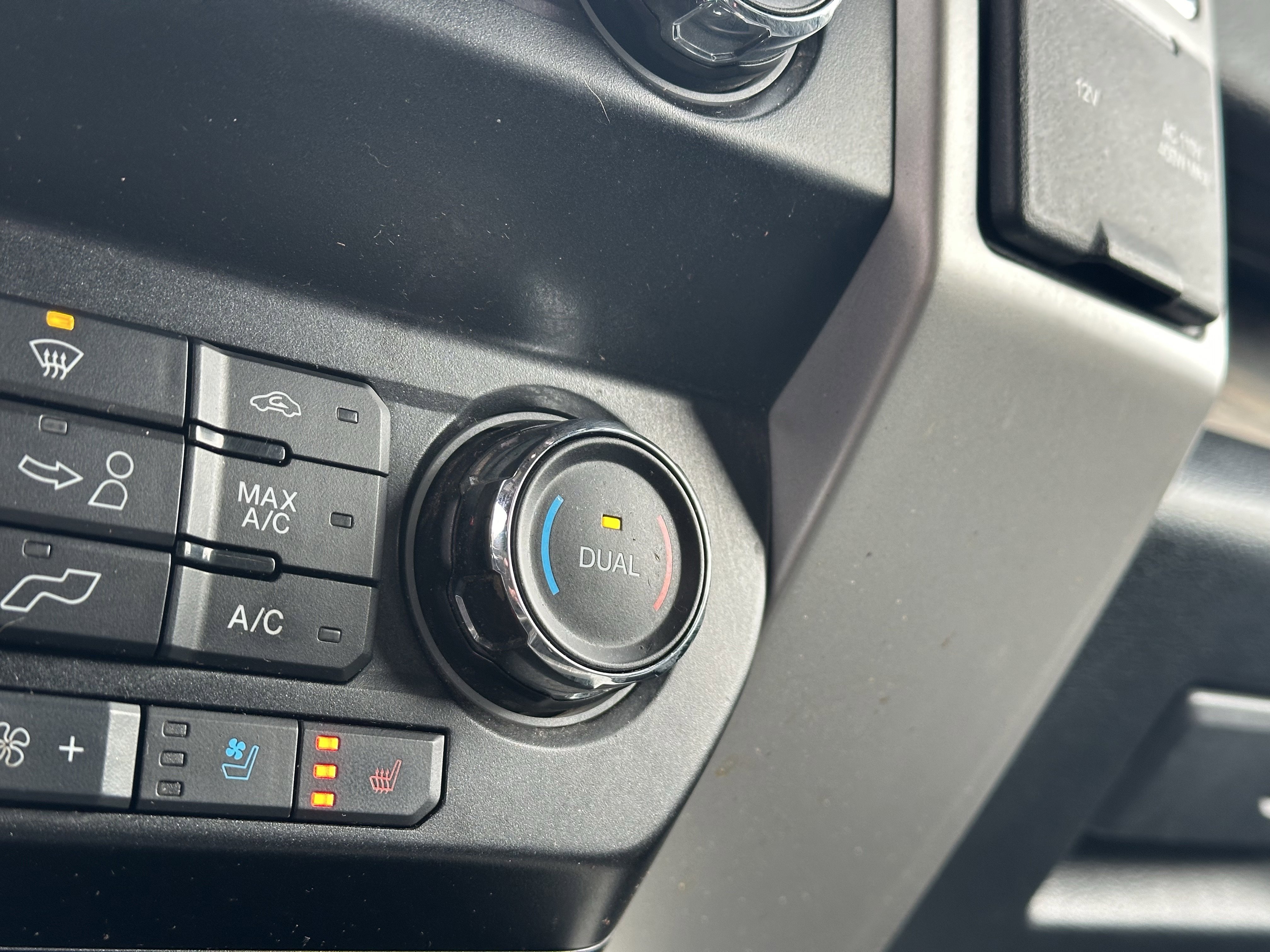 Used 2020 Ford F150 Lariat w/ Trailer Tow Package image 3