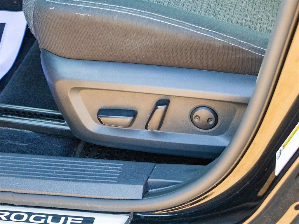 Used 2023 Nissan Rogue SV FWD image 19