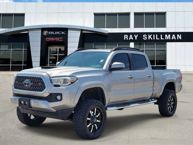 Used 2019 Toyota Tacoma TRD Sport w/ TRD Premium Sport Package AWD/4WD image 3