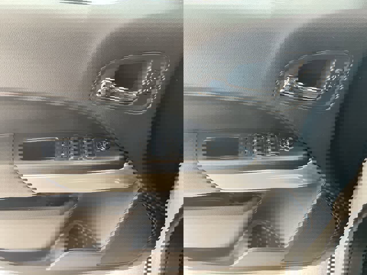 Used 2017 Chevrolet Colorado LT image 13