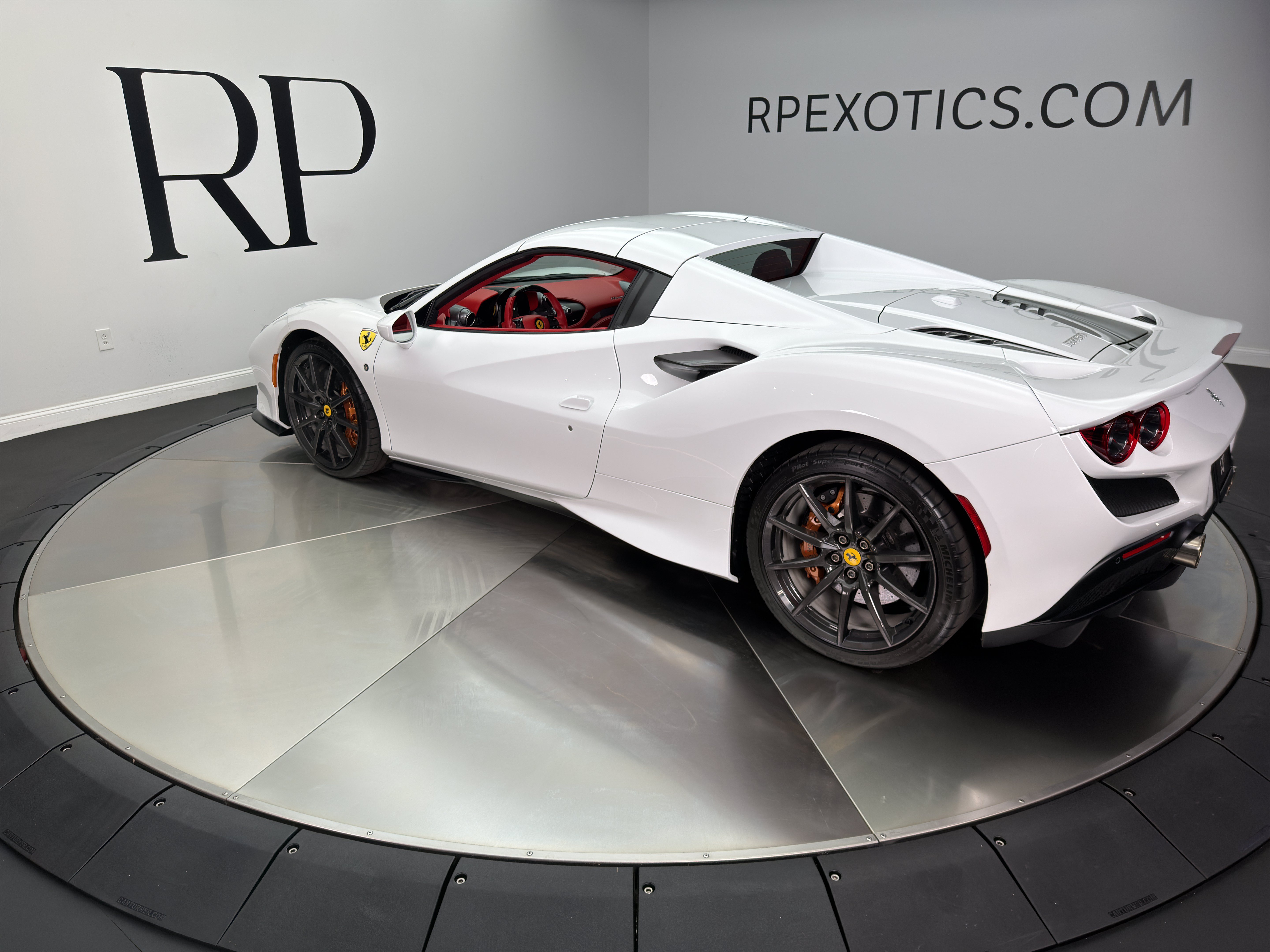 Used 2023 Ferrari F8 Tributo RWD image 15
