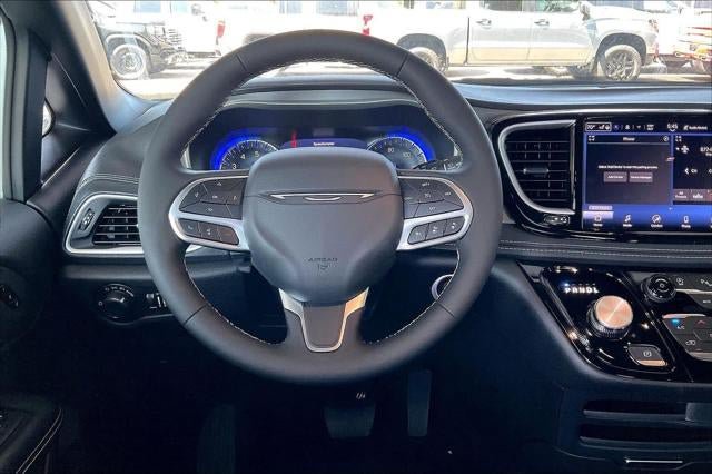 New 2027 Chrysler Pacifica Select FWD image 27