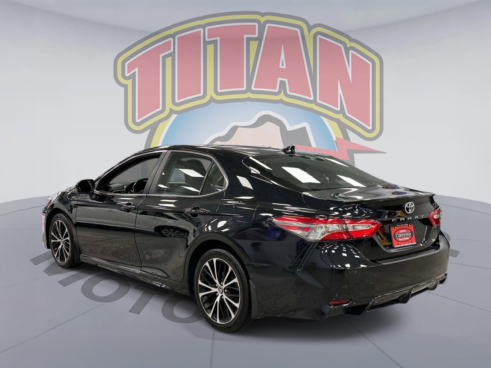 Certified 2019 Toyota Camry SE image 4